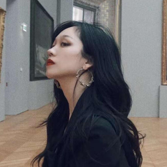 Jingyi Tuxiao – Traduttrice e Interprete Cinese-Italiano (CCIAA Milano, N. MI-3826)